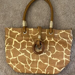 LIKE NEW FORTUNA VALENTINO STRAW TOTE